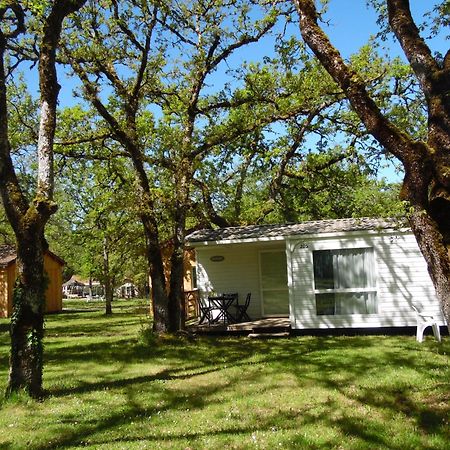 Camping Les Paillotes Payrac Exterior foto